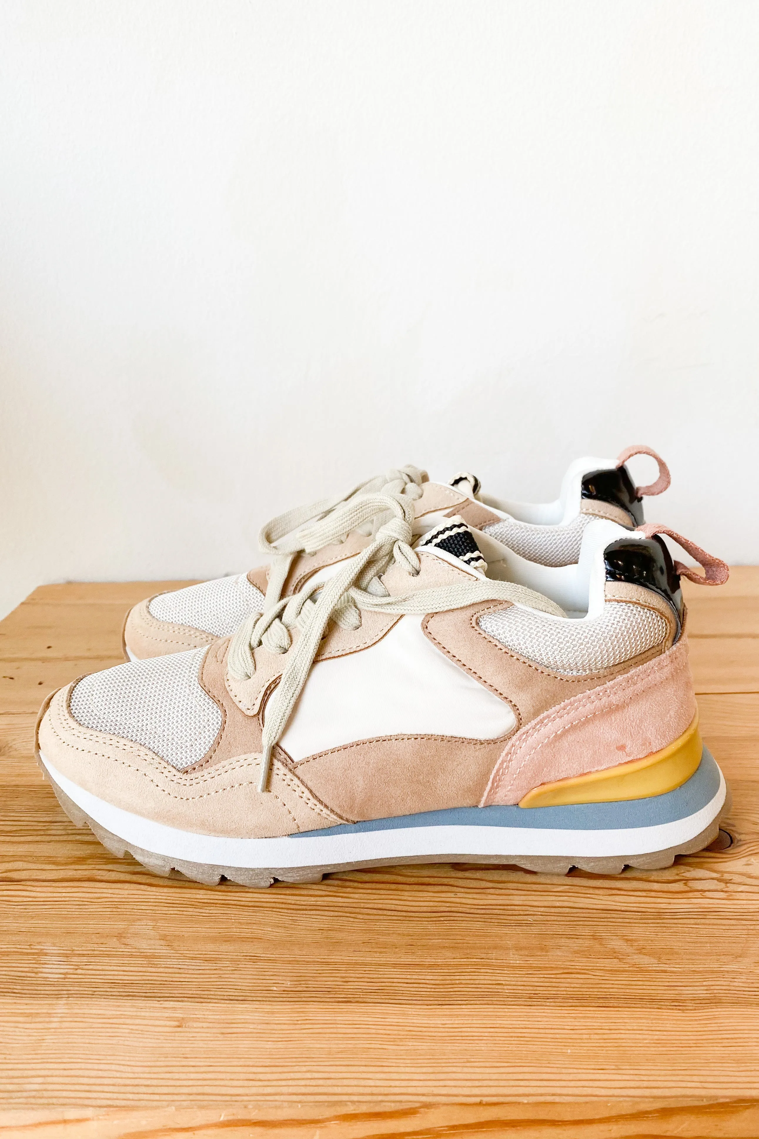 alli peach sneaker